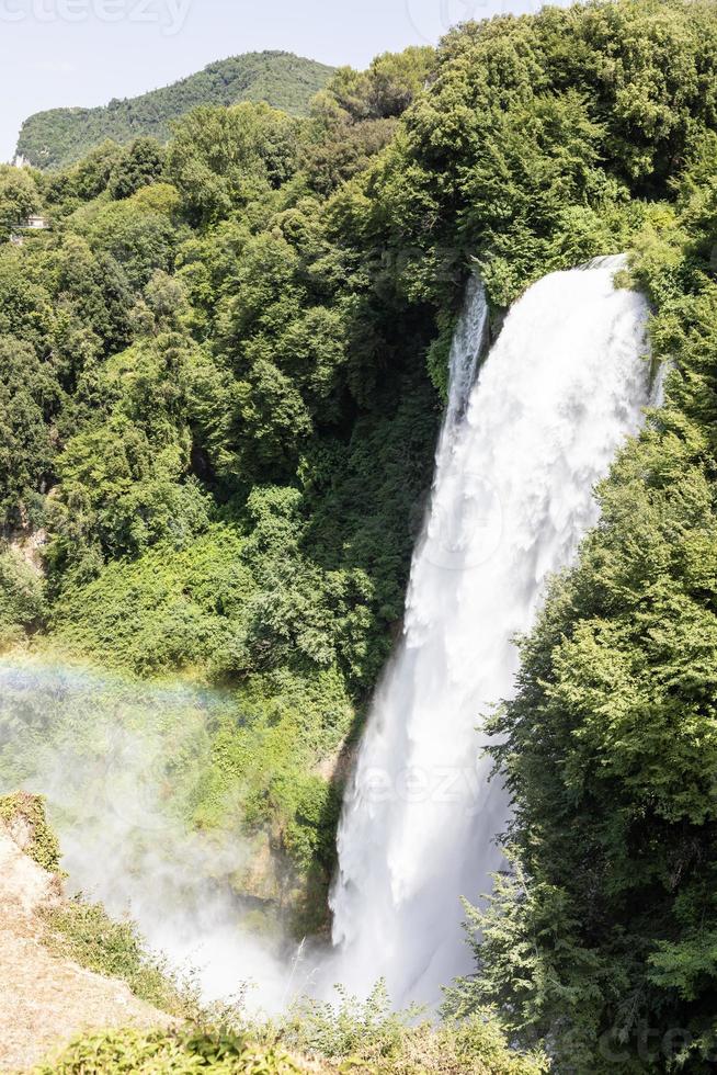 marmore vattenfall i umbrien regionen, Italien. fantastisk kaskad som plaskar ut i naturen. foto