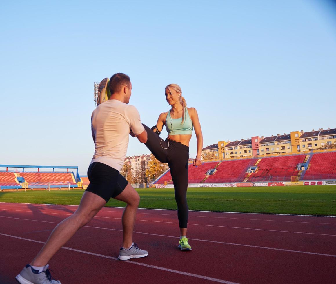 sportig kvinna på atletisk lopp Spår foto