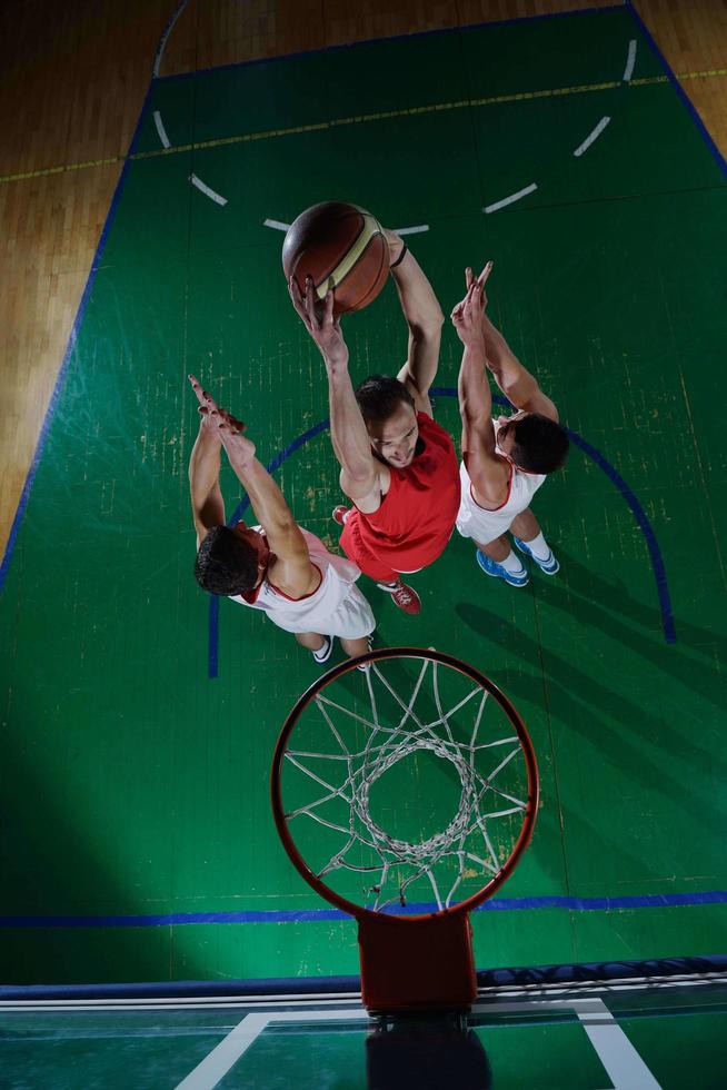 basket spelare i aktion foto