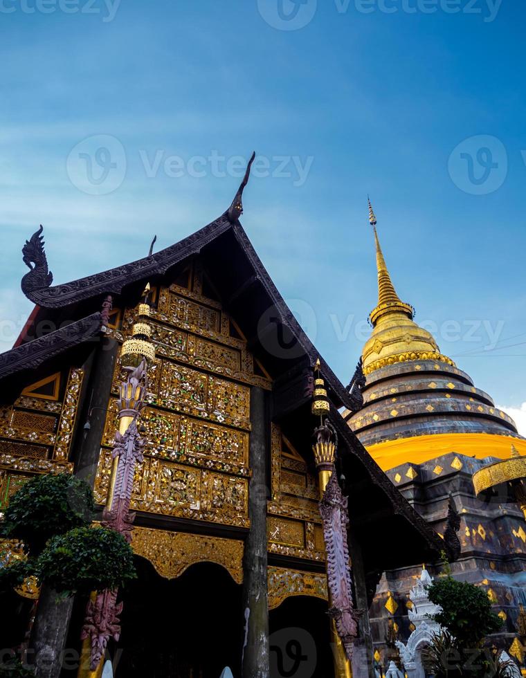 nordlig thai konst mönster på olika delar av de kapell och pagod i de tempel foto