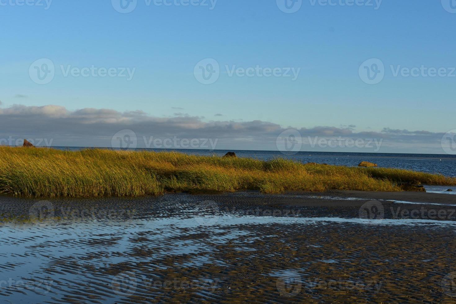 stark vind blåser på de kust av orleans strand foto