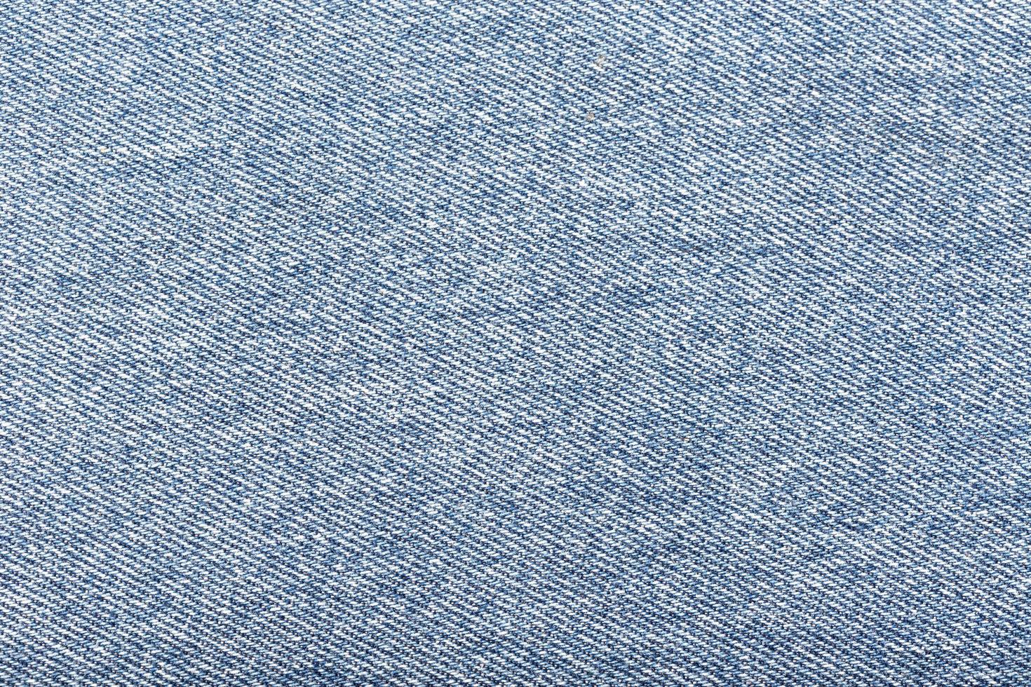 en närbild av ljusblått denimtyg foto