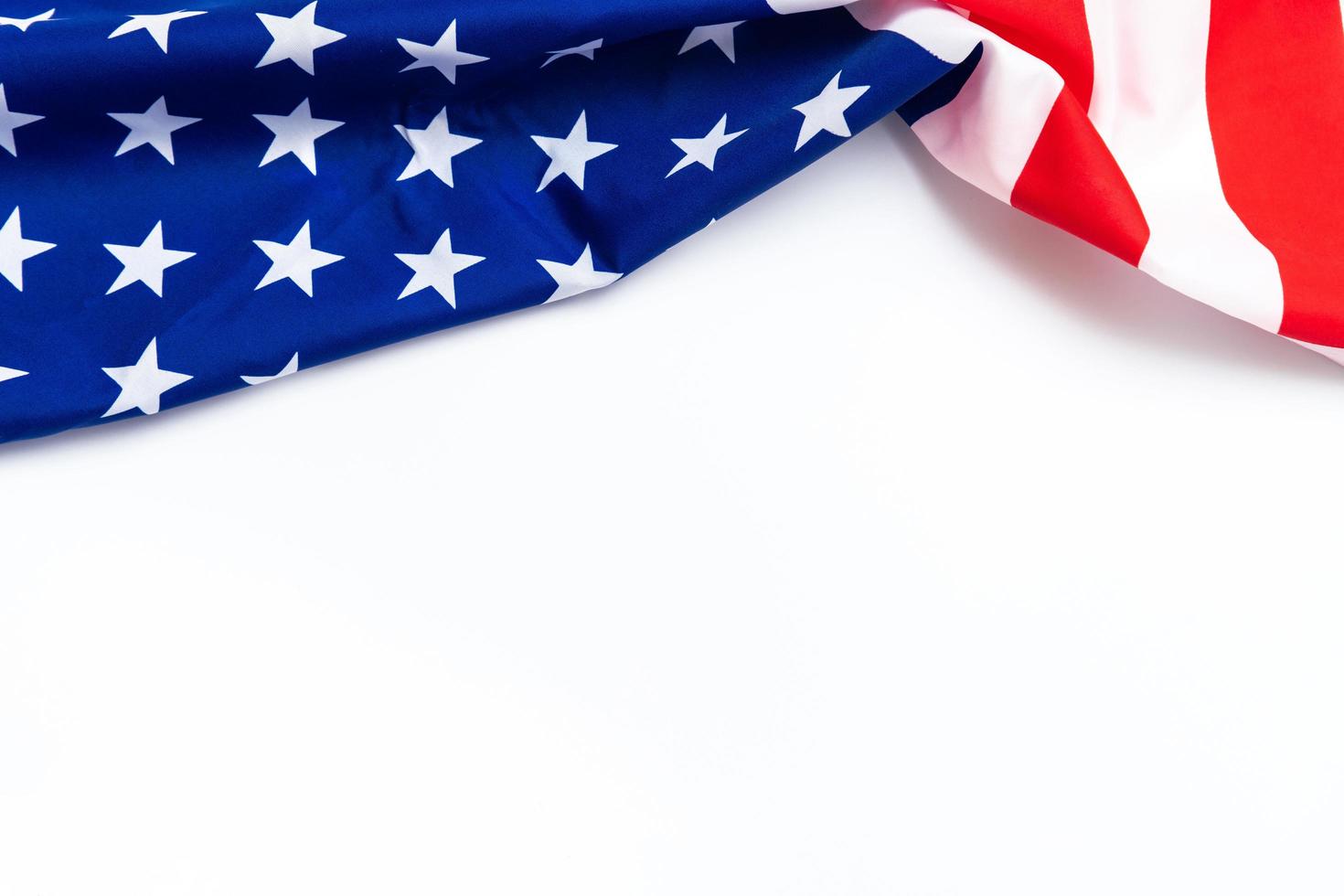 glad veteran dag koncept. amerikanska flaggor mot en svart tavla bakgrund. 11 november. foto
