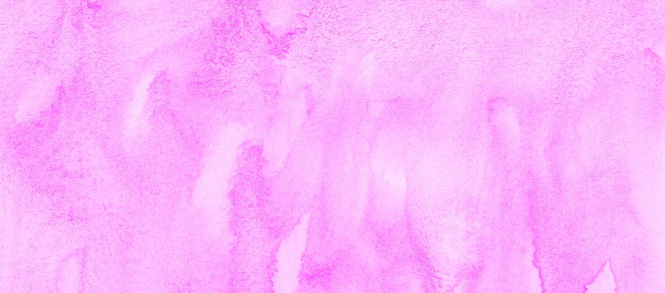 vattenfärg ljus rosa bakgrund fläckar på papper. pastell rosa textur täcka över. borsta slag. foto