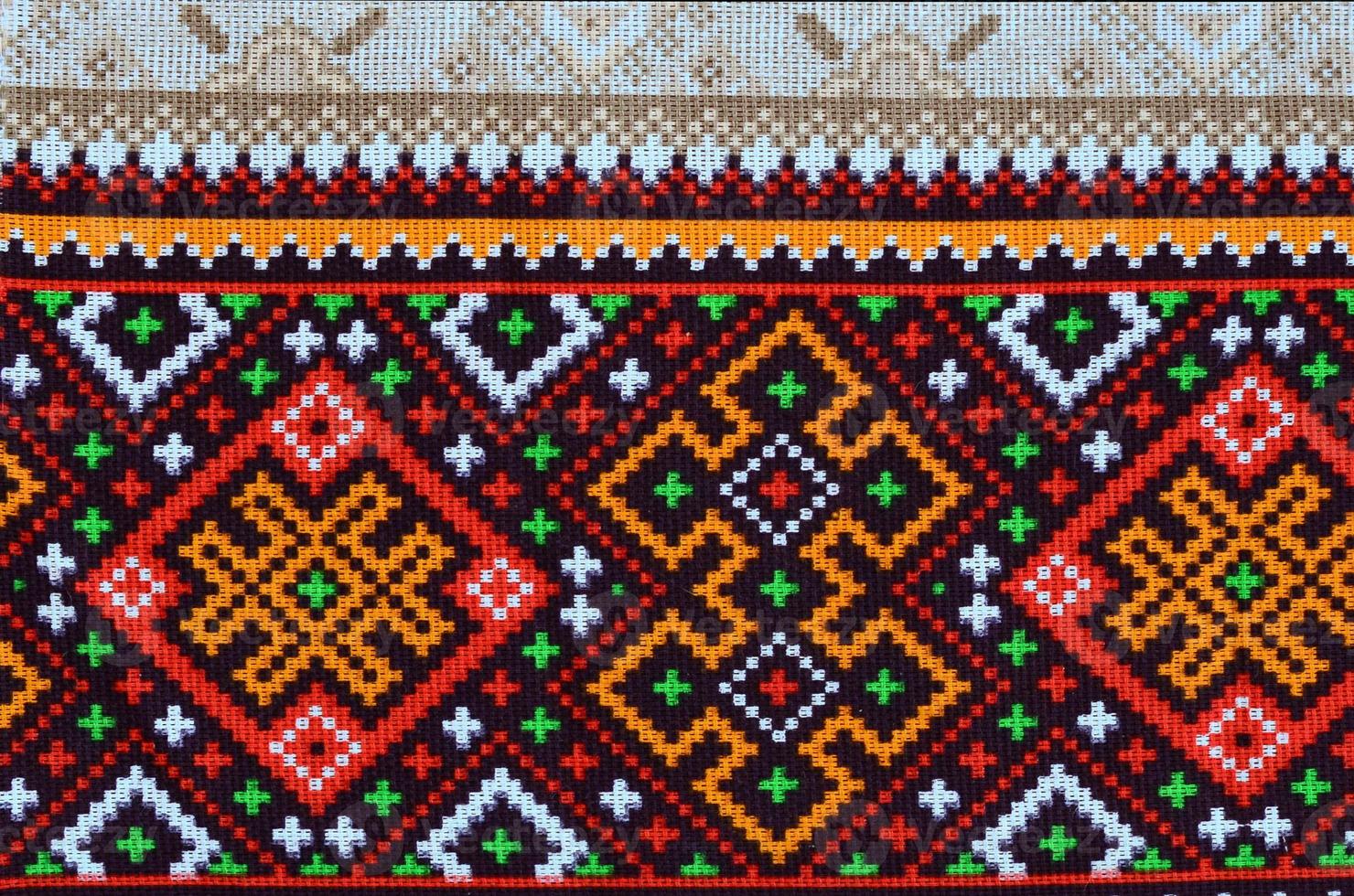 traditionell ukrainska folk konst stickat broderi mönster på textil- tyg foto