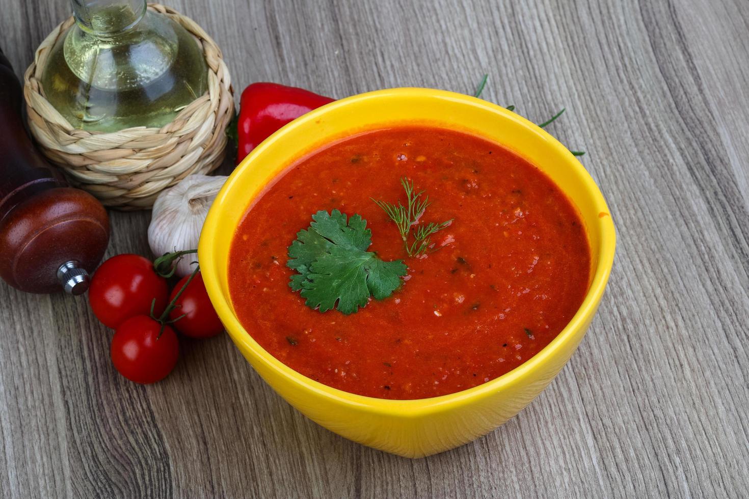 gazpacho på trä foto