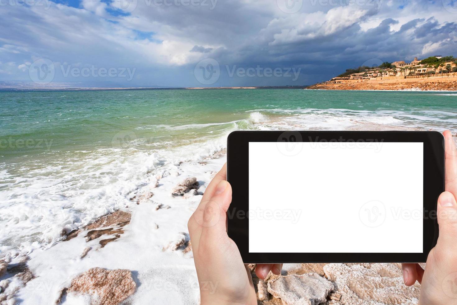 Foto av salt strand på död- hav kust, jordan