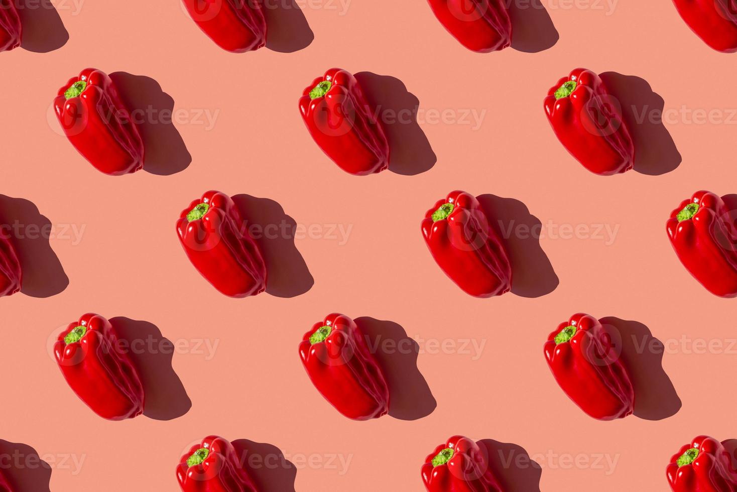 sömlös mönster av en Foto av en mogen röd bulgarian peppar på en rosa bakgrund