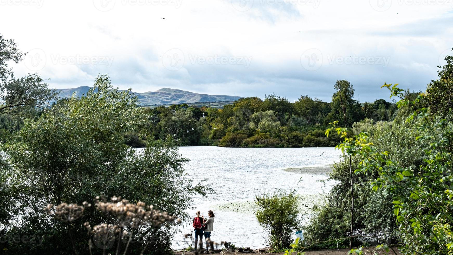 älskande på duddingston loch foto