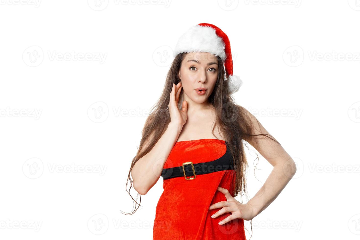 sexig lady klädd i jul kostym och santa hatt med pungad mun foto