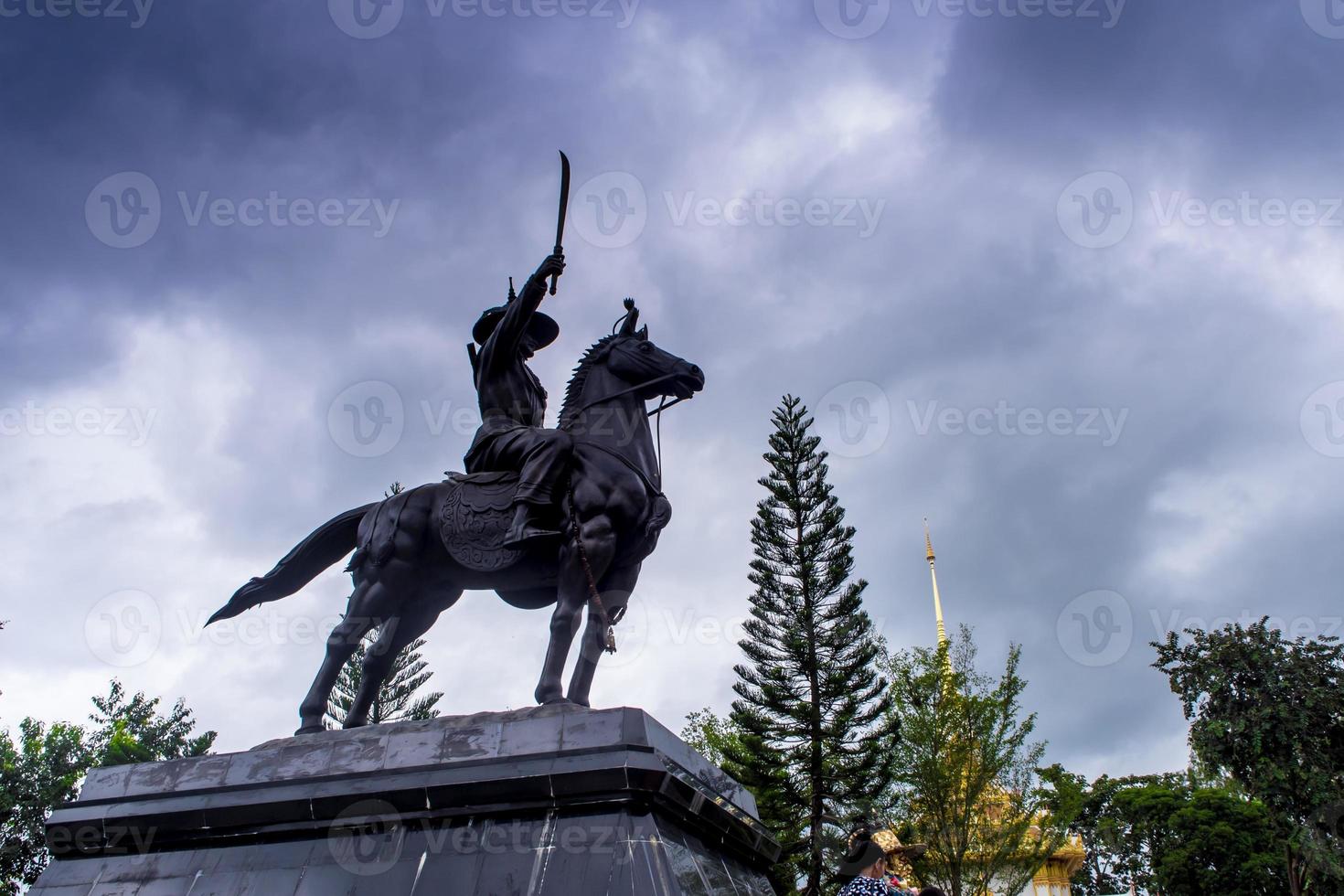 ryttare staty av kung belägen på de hög altare av dyrkan foto