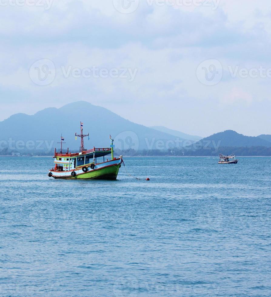 fiske båt i hav thailand foto