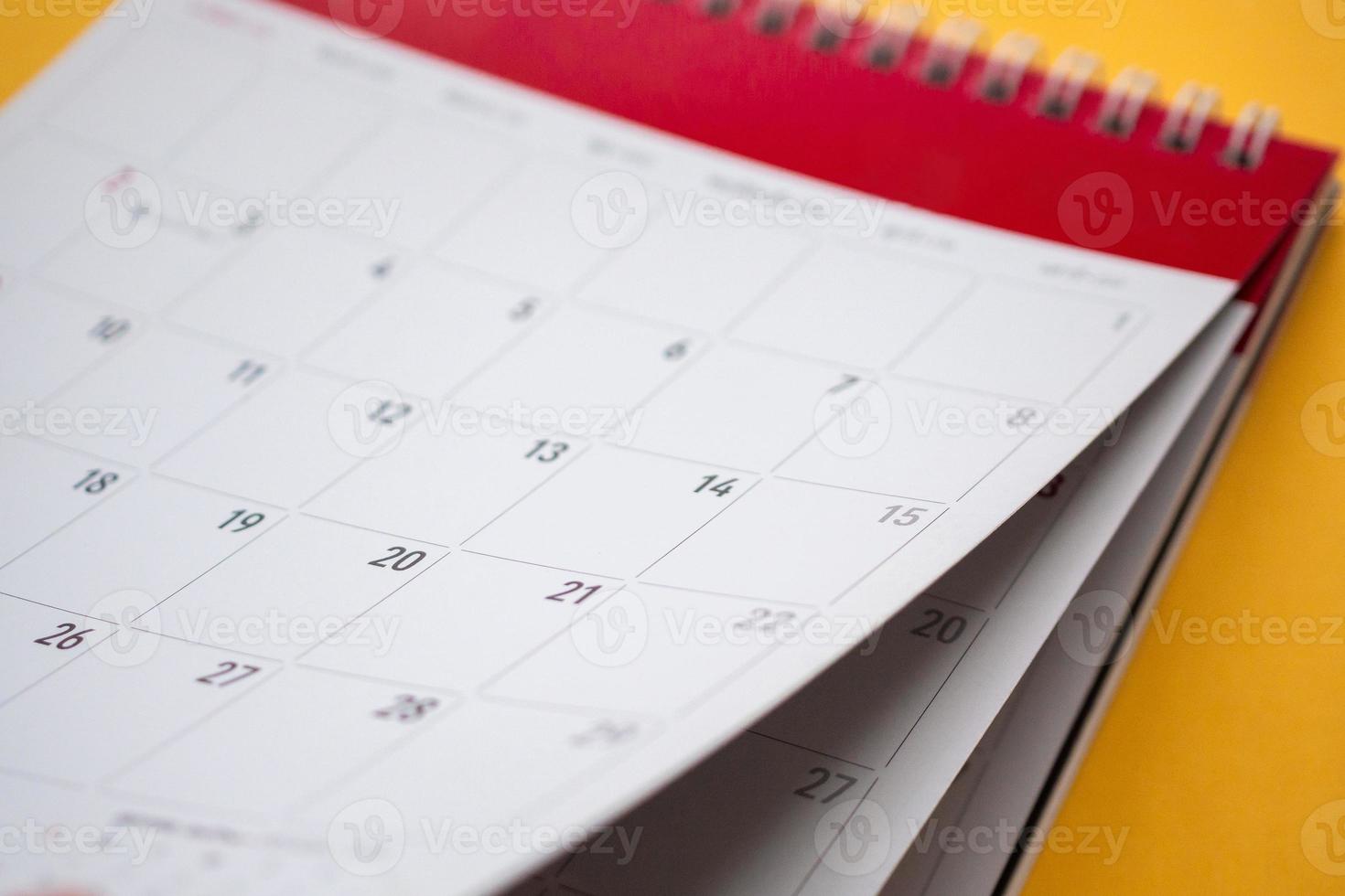 kalender sida på gul bakgrund företag planera utnämning möte begrepp foto