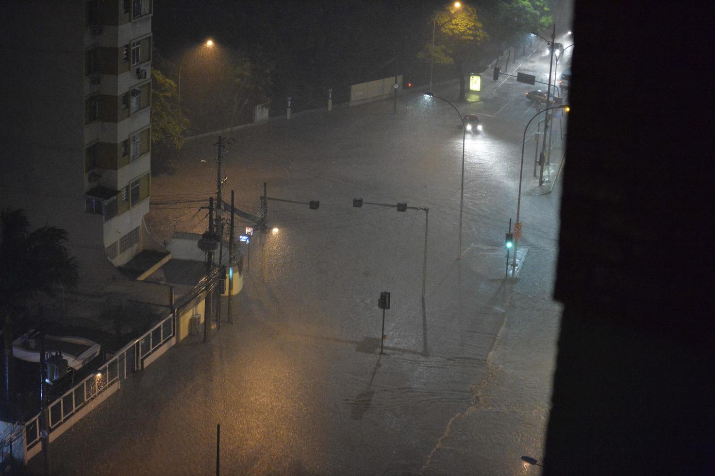 översvämning i de stad av rio de janeiro foto