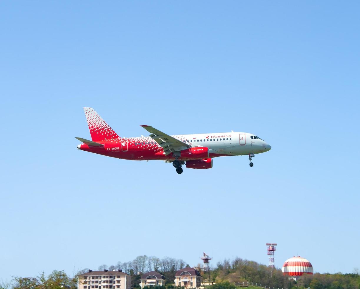 sochi, ryssland - april 22 , 2022 ryska flygbolag, sukhoi superjet 100-95b foto