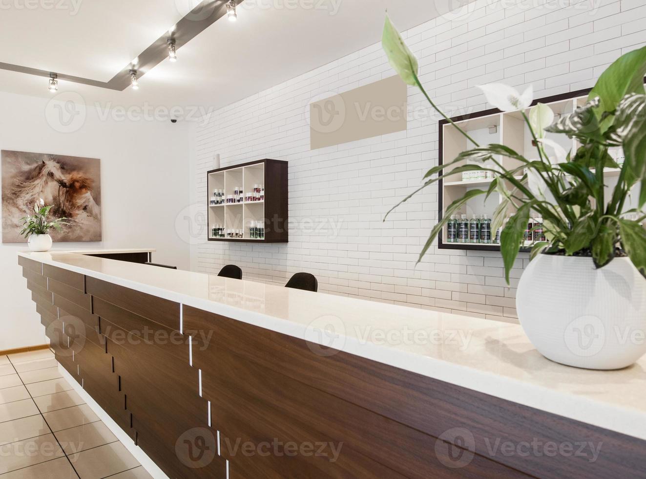 en modern interiör design av en lyx spa salong reception foto