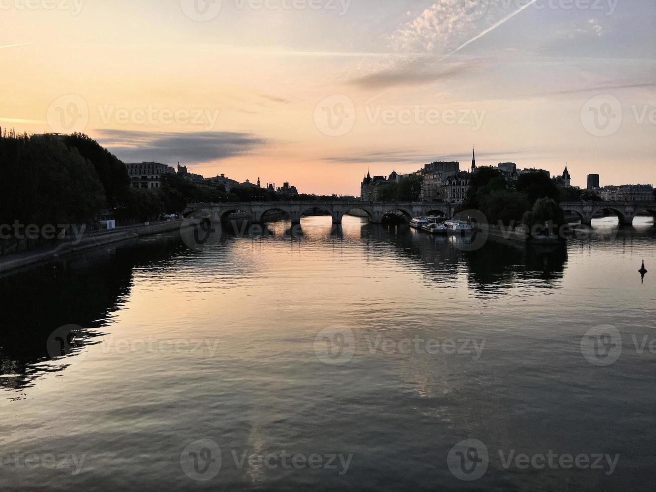 en panorama- se av paris i de sommar foto