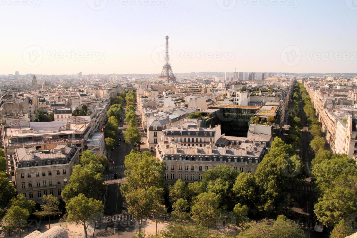 en panorama- se av paris i de sommar Sol foto