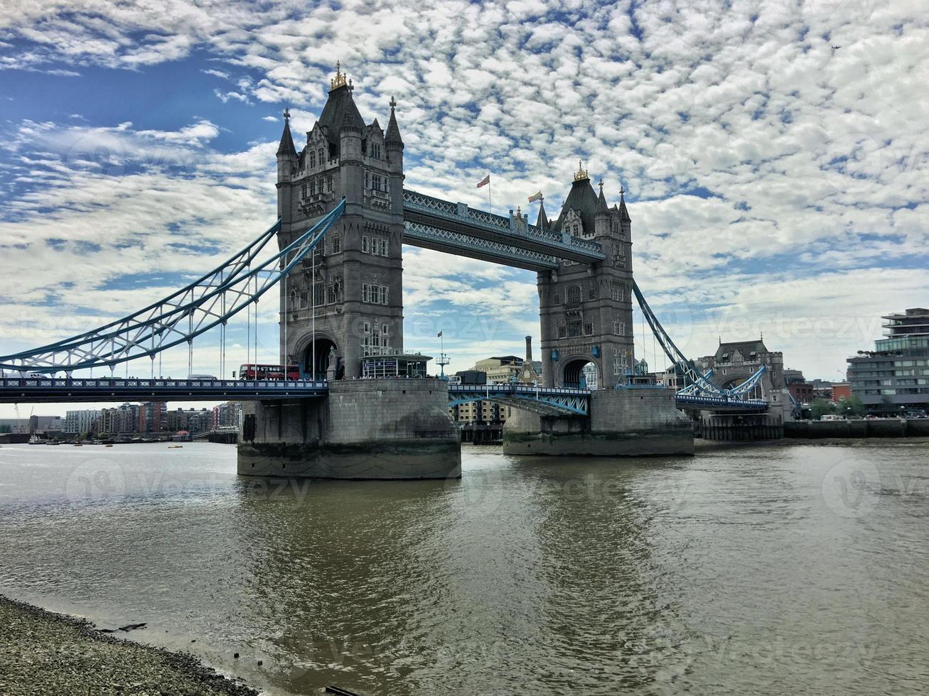 utsikt över tower bridge i london foto