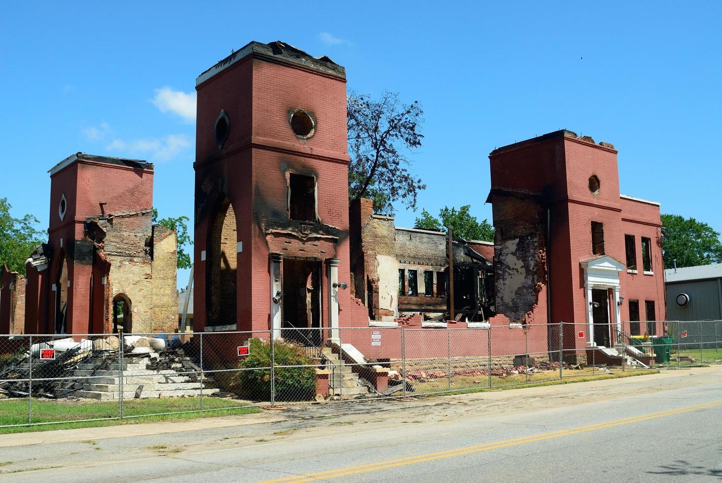 kyrka skadad av brand foto