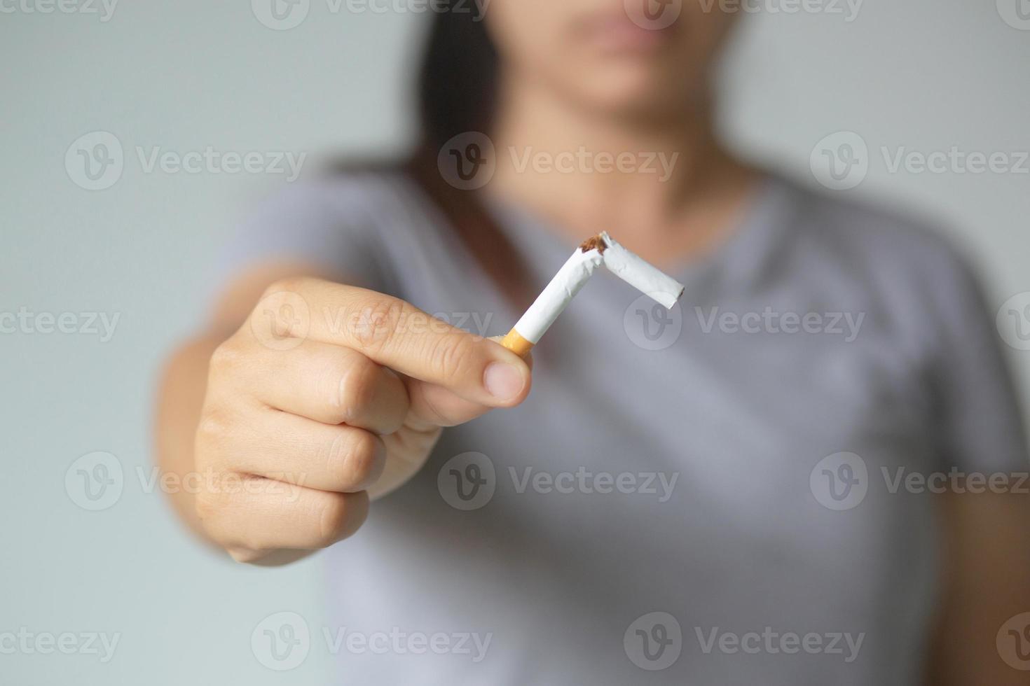 hon sluta rökning för henne hälsa. foto