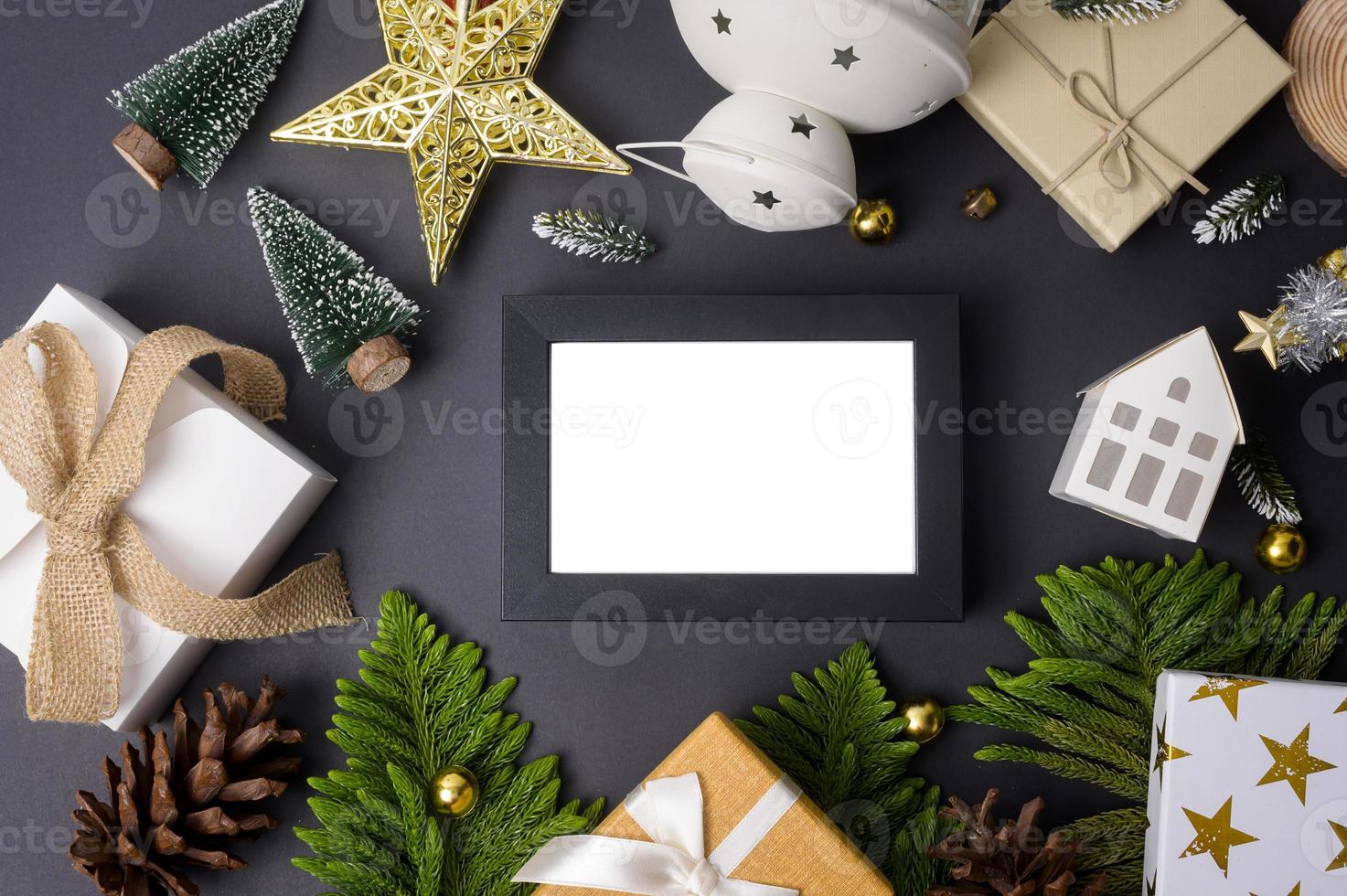 jul dekorationer på svart bakgrund foto