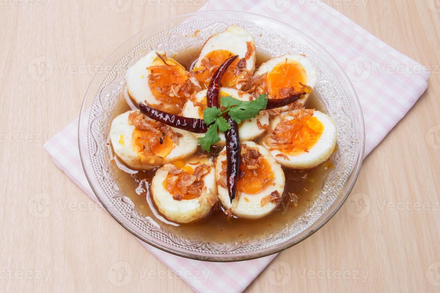 ägg med tamarindsås foto