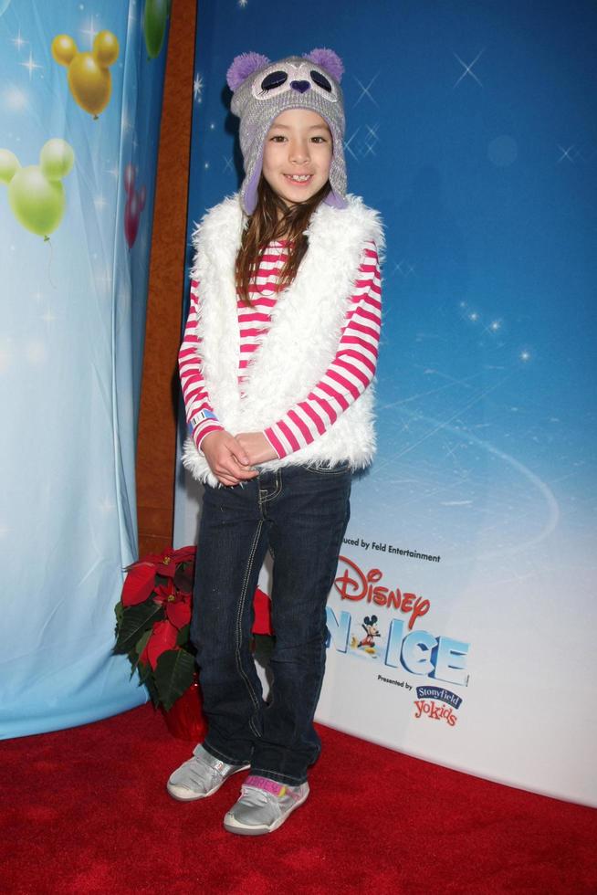 los angeles - dec 11 - aubrey anderson-emmons på de disney på is röd matta reception på de häftklamrar Centrum på december 11, 2014 i los angeles, ca foto