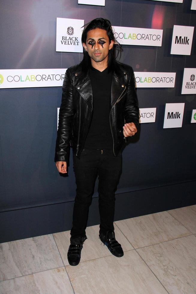 los angeles - nov 6 - adi shankar på de battersea kraft station global lansera fest på de mjölk studior på november 6, 2014 i los angeles, ca foto