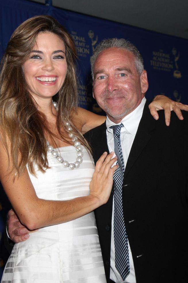 los angeles - jun 20 - amelia heinle, michael rättvis man på de 2014 kreativ dagtid emmy utmärkelser på de de westin bonaventure på juni 20, 2014 i los angeles, ca foto