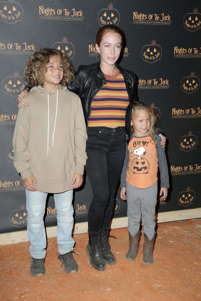 los angeles - okt 10 kendra wilkinson, härva baskett iv, alijah mary baskett på de nätter av de domkraft halloween aktivering lansera fest på de kung gilette ranch på oktober 10, 2018 i calabasas, ca foto