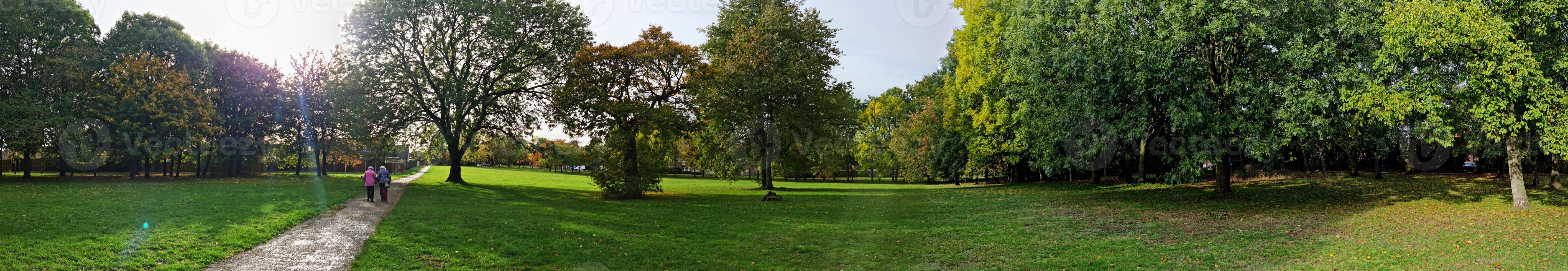 mest skön se av brittiskt offentlig parkera på England foto