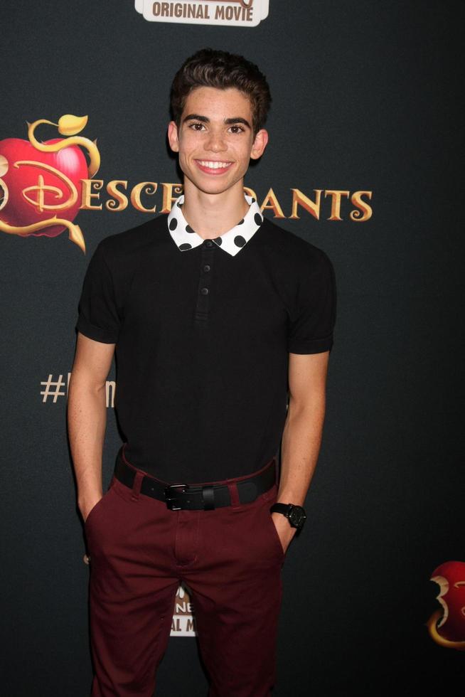 los angeles, juli 24 - cameron pojke på de ättlingar premiär undersökning på de Walt disney studior på juli 24, 2015 i burbank, ca foto