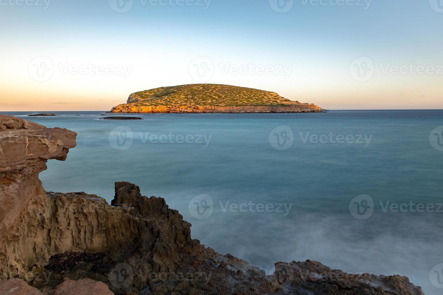 Ibiza solsken från cala conta comte i san jose på baleariska öar Spanien. foto