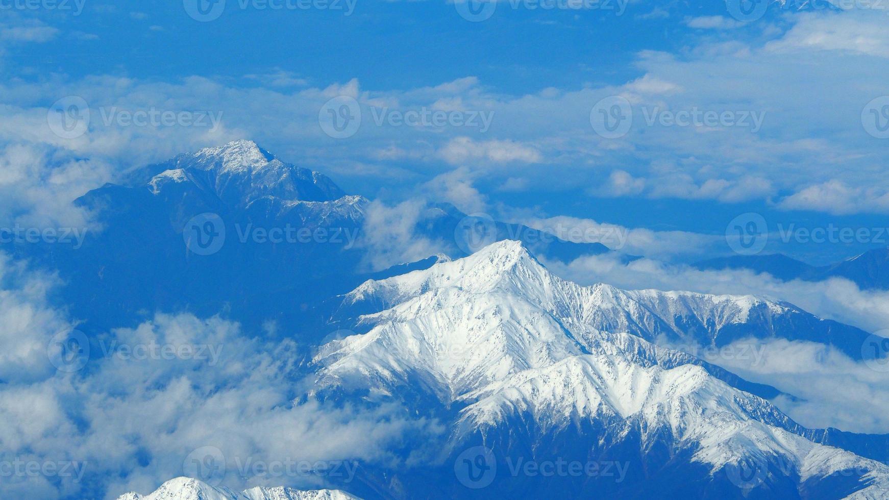 topp se vinkel bilder av snö kullar runt om fuji berg foto