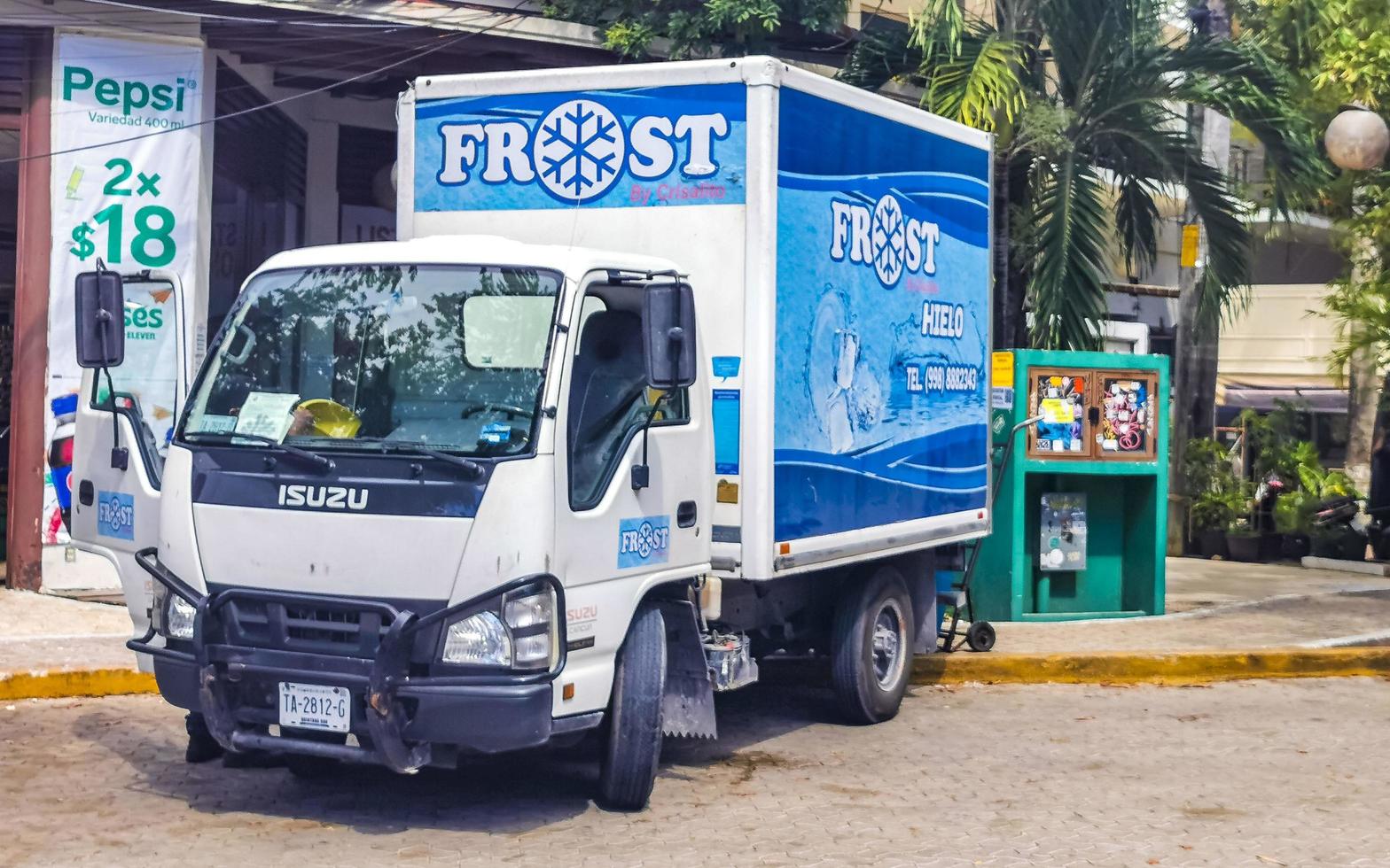 playa del carmen quintana roo mexico 2022 olika mexikansk lastbilar transportörer vans leverans bilar i Mexiko. foto