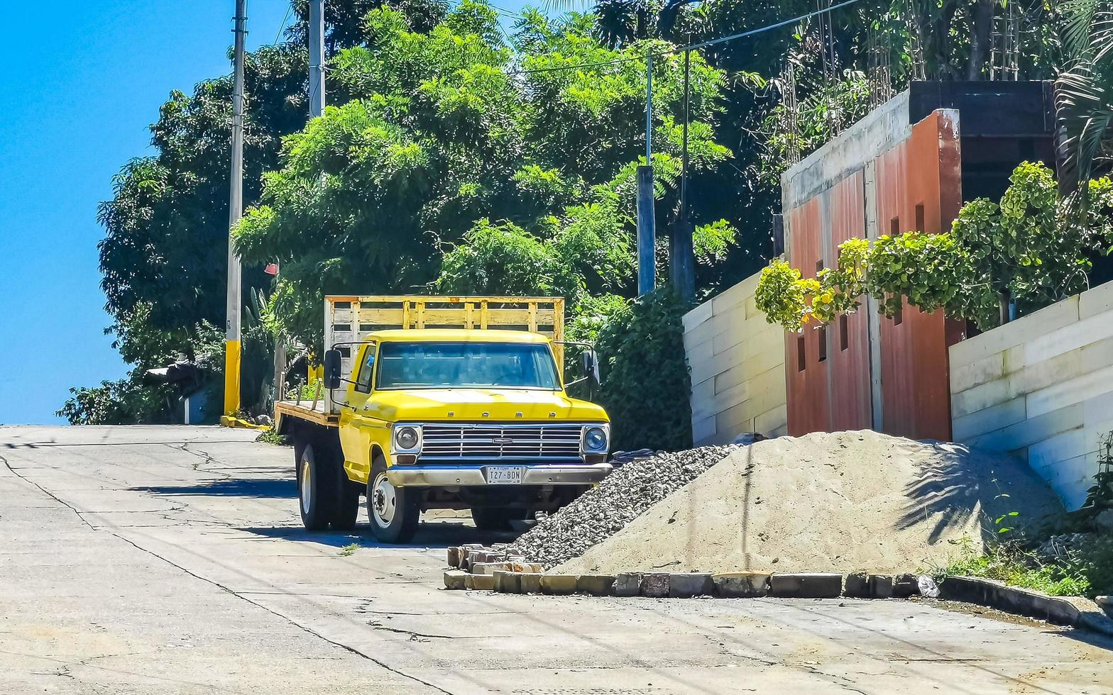 puerto escondido oaxaca mexico 2022 olika mexikansk plocka upp lastbilar bilar 4x4 av vägen fordon Mexiko. foto