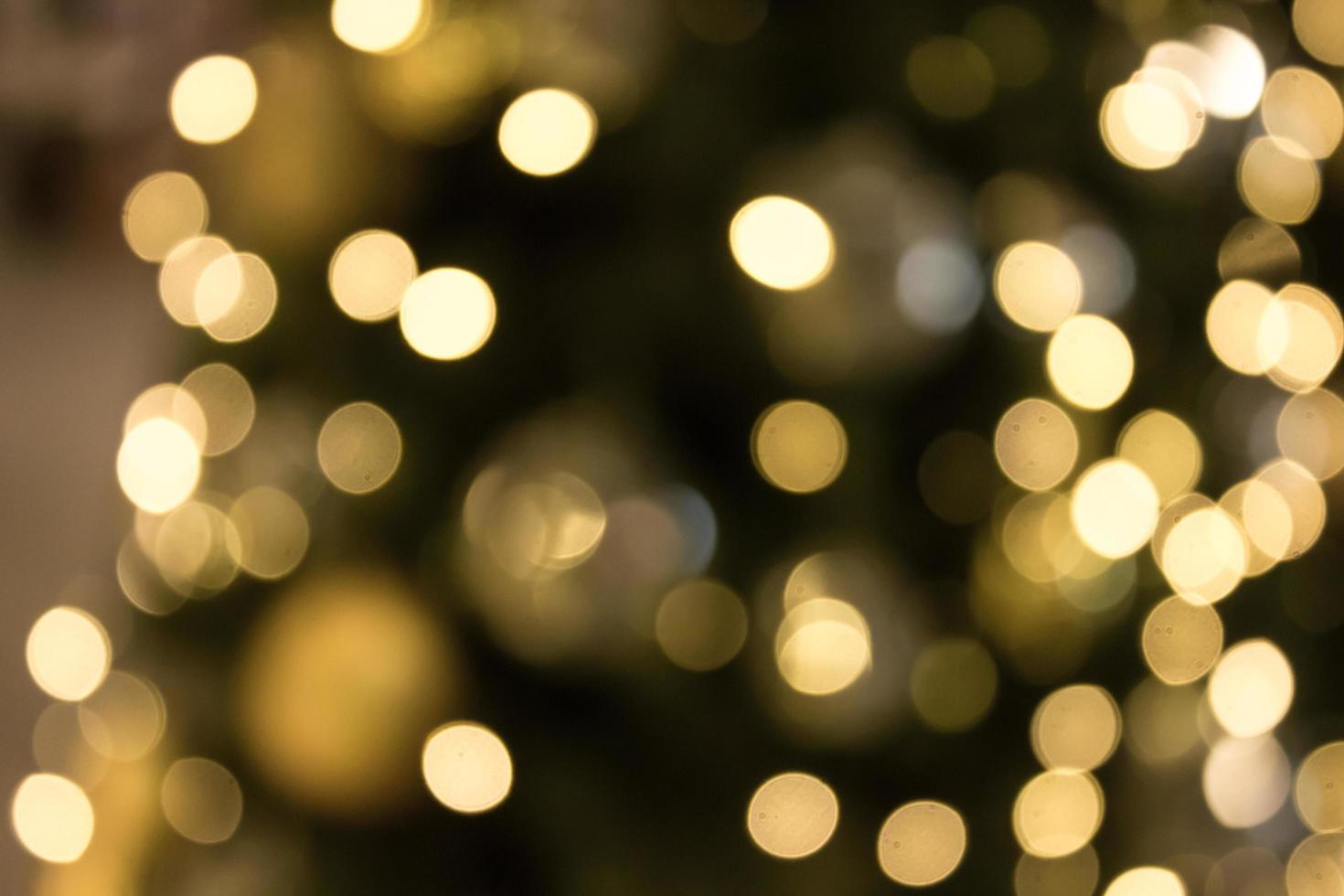 jul med guld bokeh ljus bakgrund foto