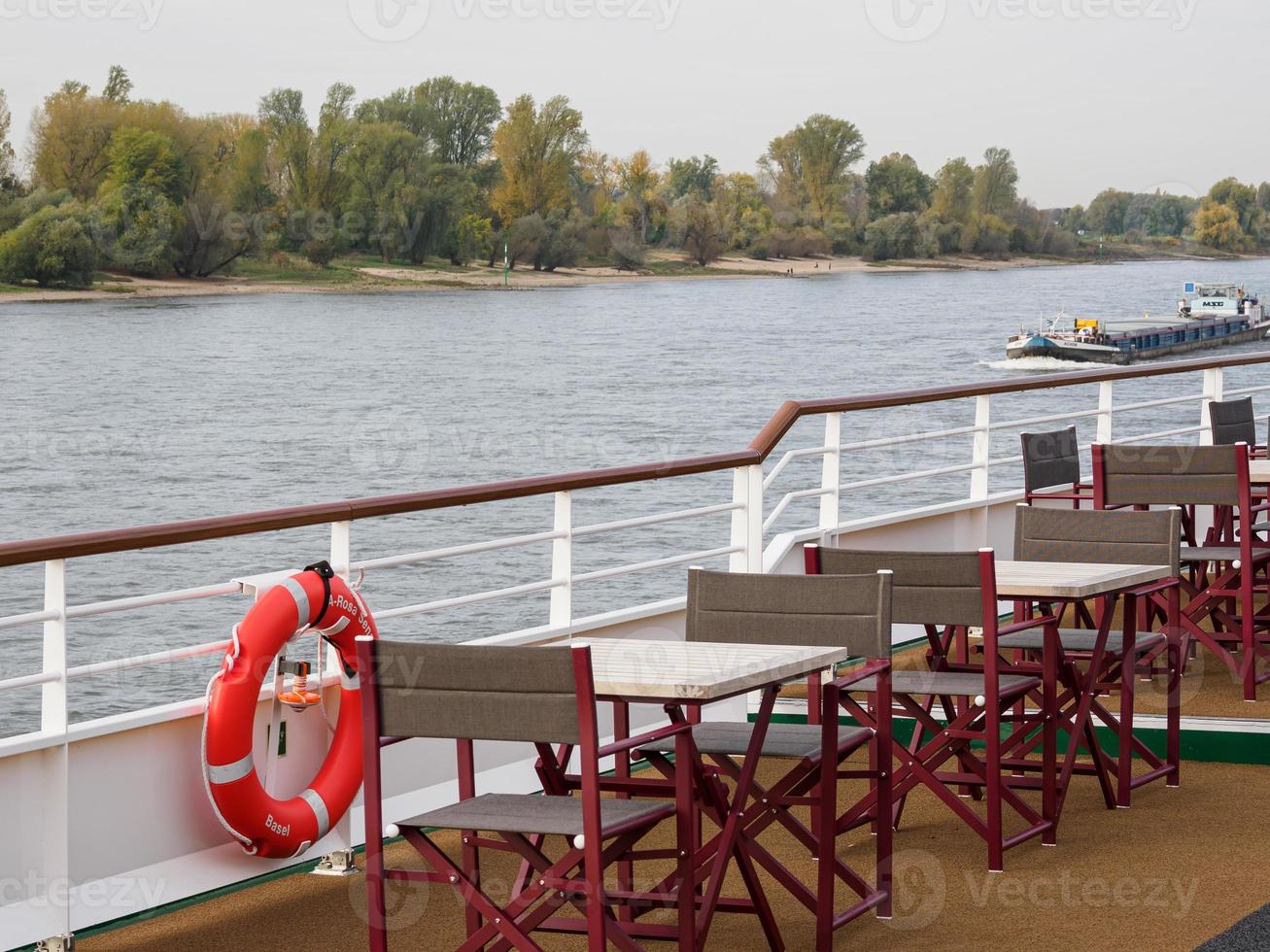 Düsseldorf och de Rhen flod foto