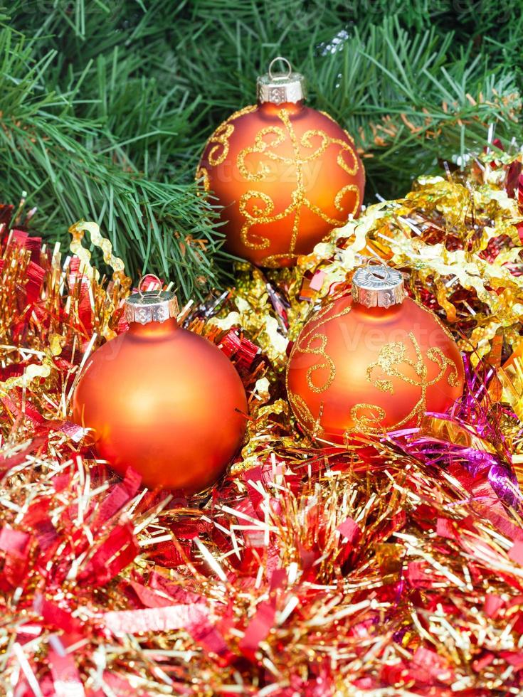 orange jul bollar, röd glitter på xmas träd 7 foto