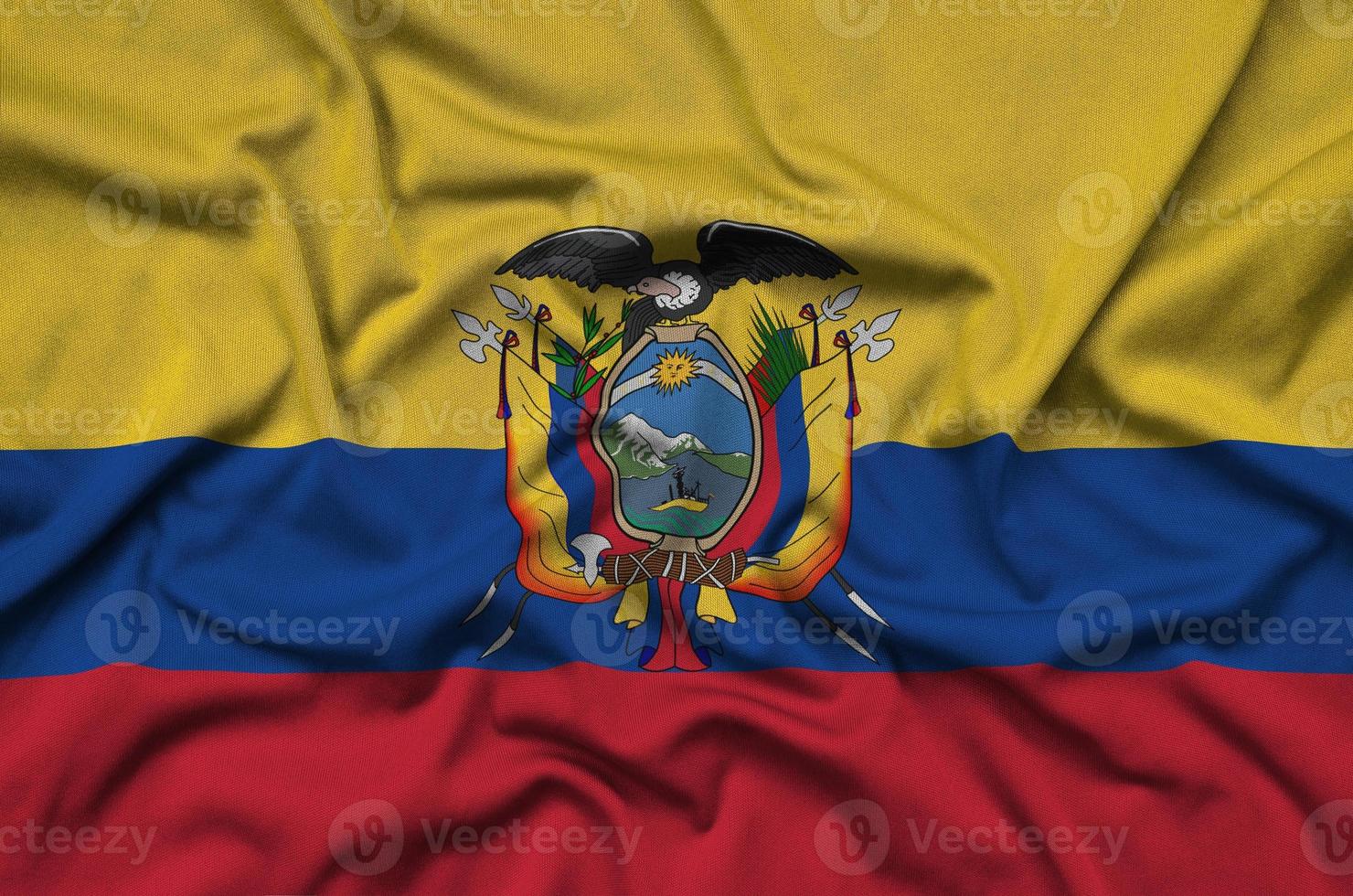 ecuador flagga är avbildad på en sporter trasa tyg med många veck. sport team baner foto