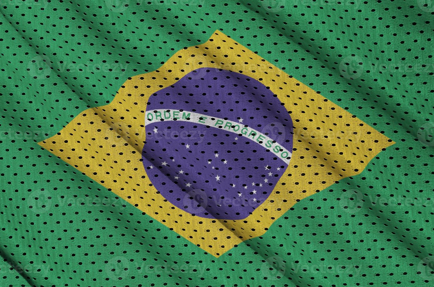 Brasilien flagga tryckt på en polyester nylon- sportkläder maska tyg foto