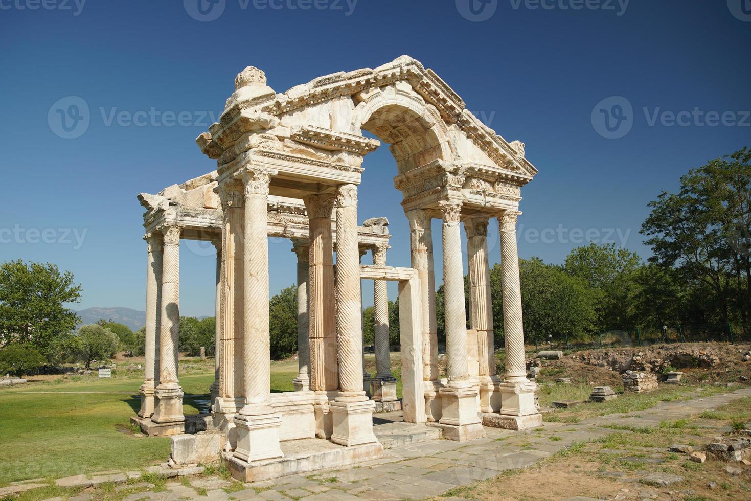 monumental inkörsport, tetrapylon i afrodisier gammal stad i aydin, turkiye foto