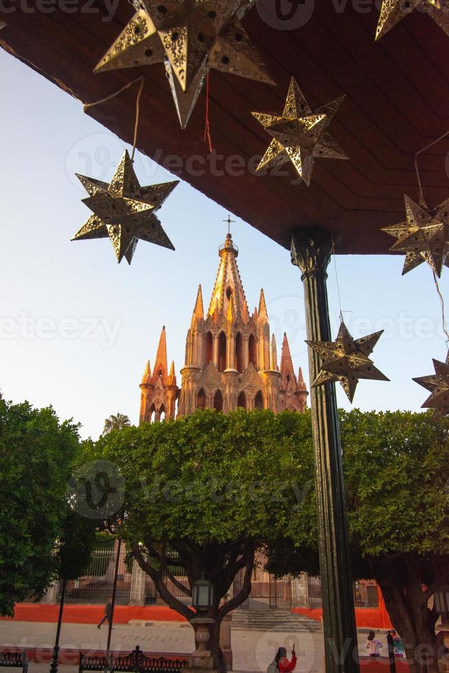 parroquia ärke kyrka jardin stad fyrkant rafael chruch san miguel de allende, Mexiko. parroaguia skapas i 1600-talet foto