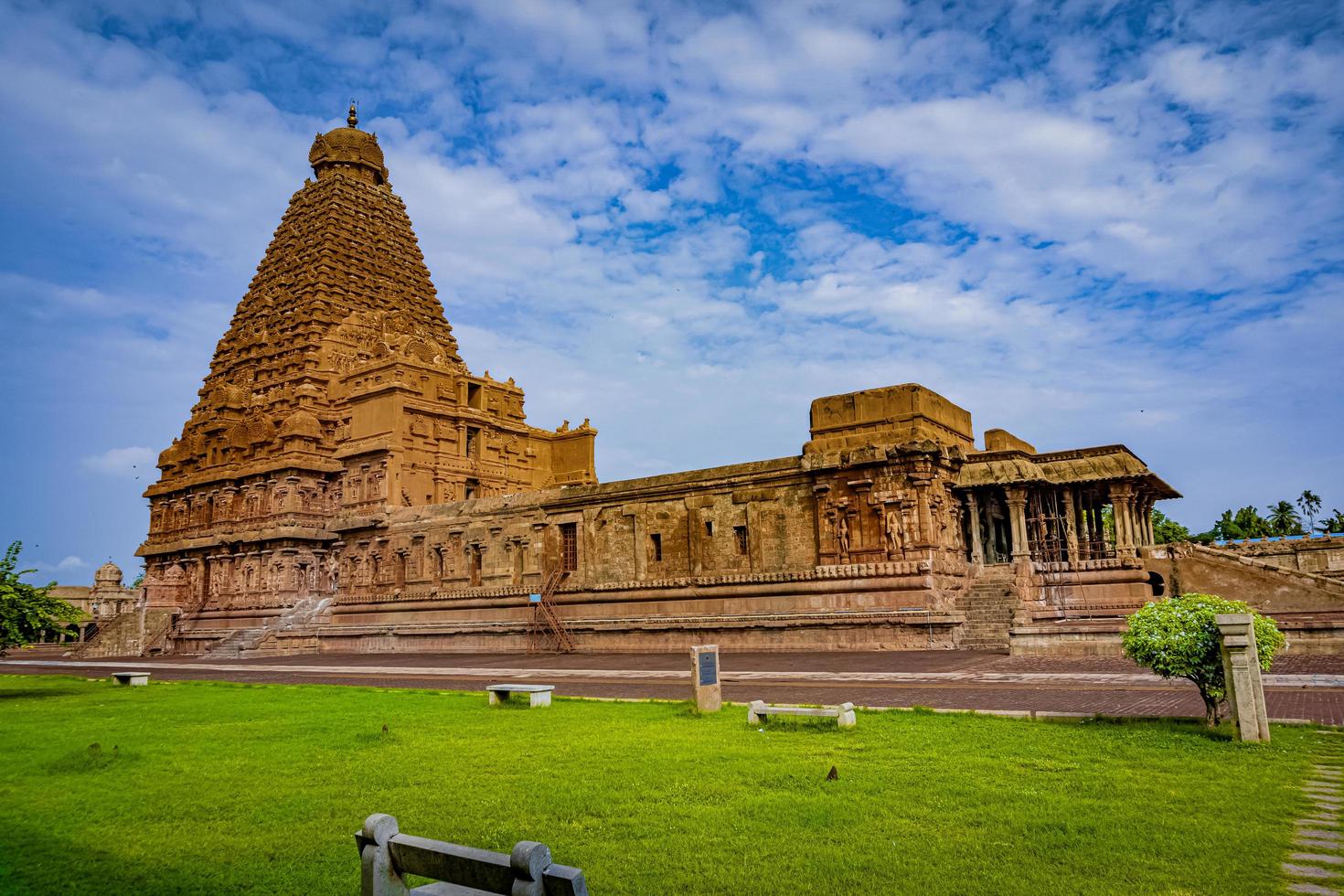 tanjore stor tempel eller brihadeshwara tempel var byggd förbi kung raja raja cholan i thanjavur, tamil nadu. den är de mycket äldsta och högsta tempel i Indien. detta tempel anges i unescos arv webbplats. foto