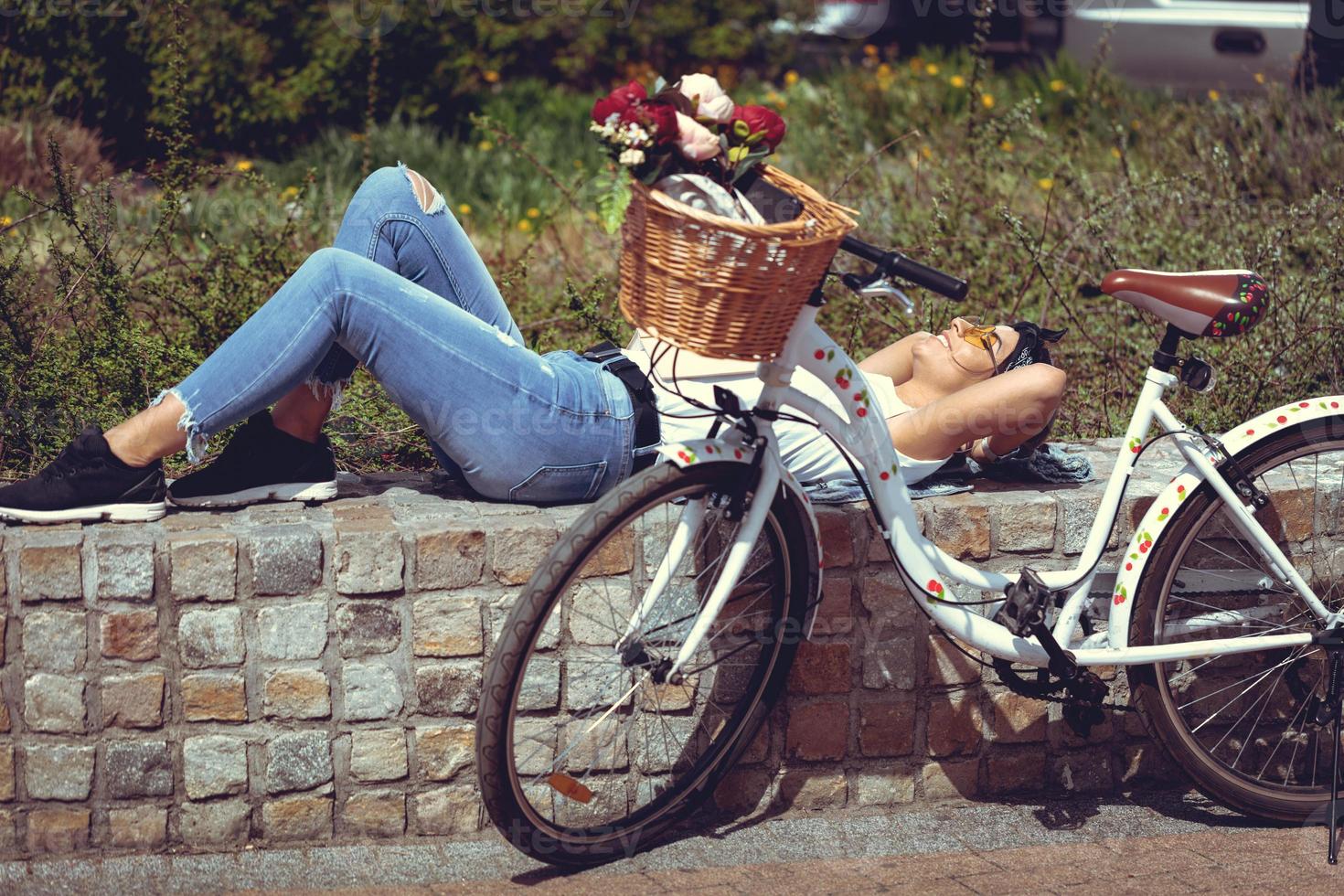 njut av sommar i de stad foto