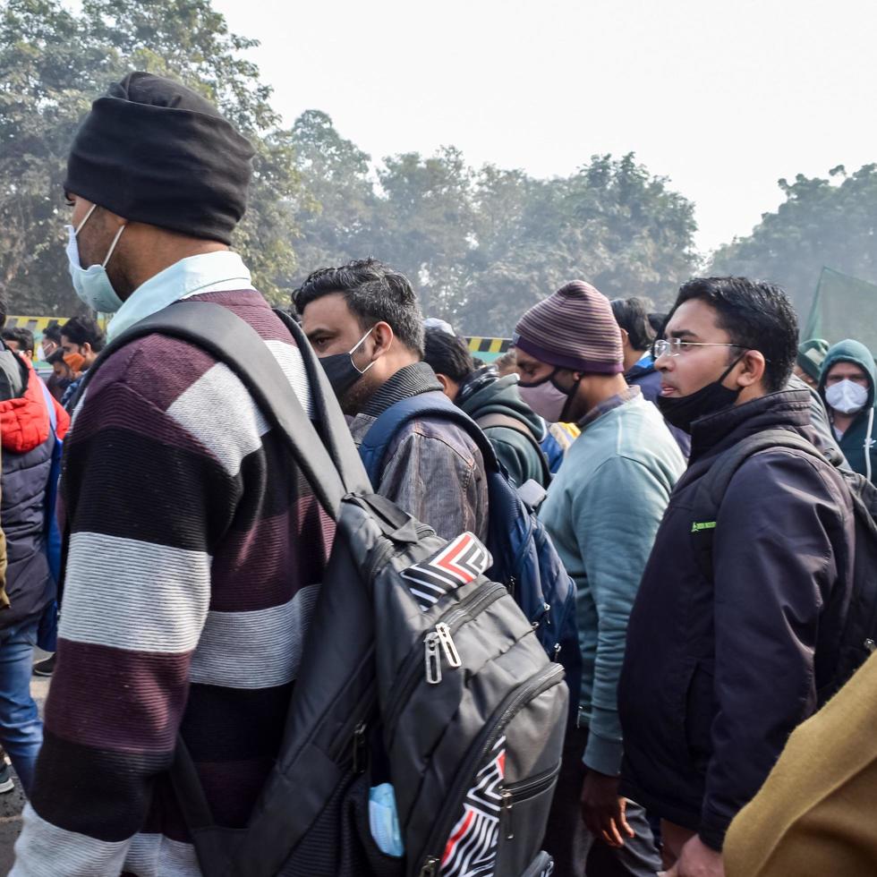 New Delhi, Indien 25 december 2021 - delhi kontraktuella gästlärare med affischer, flaggor och klotter som protesterar mot delhi aap-regeringen för att utforma policy, delhi gästlärare protesterar foto