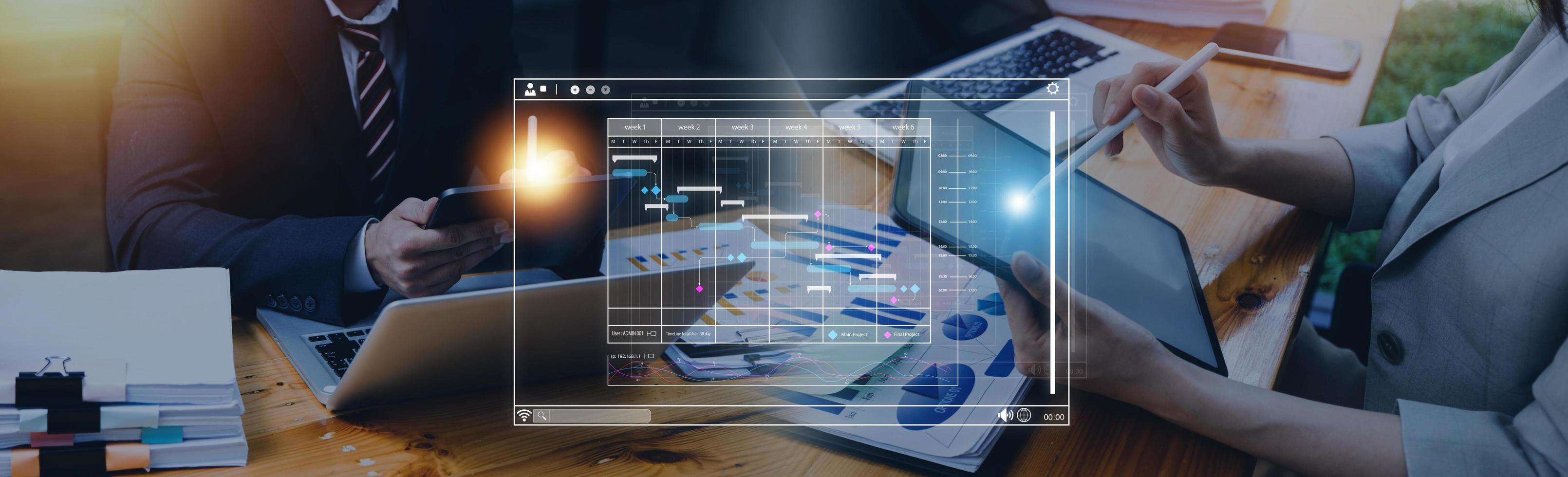 analytiker arbetssätt med dator i företag analys och data förvaltning systemet till göra Rapportera med kpi och metrik ansluten till databas. företags- strategi för finansiera, operationer, försäljning, marknadsföring foto