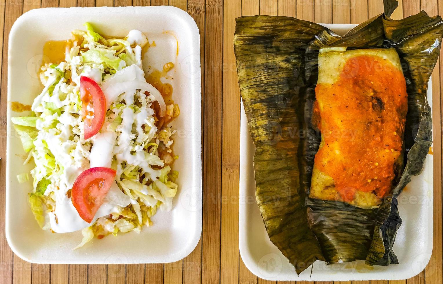 typisk mexikansk maträtter tortas tacos empanadas och tamales cancun Mexiko. foto