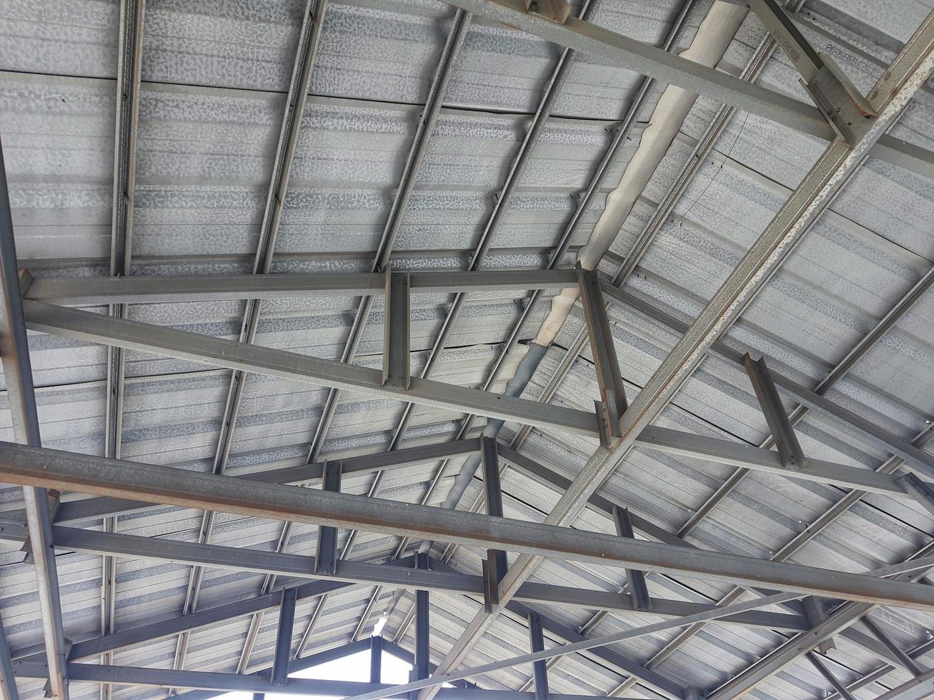 stål ram för en enkel tak. foto